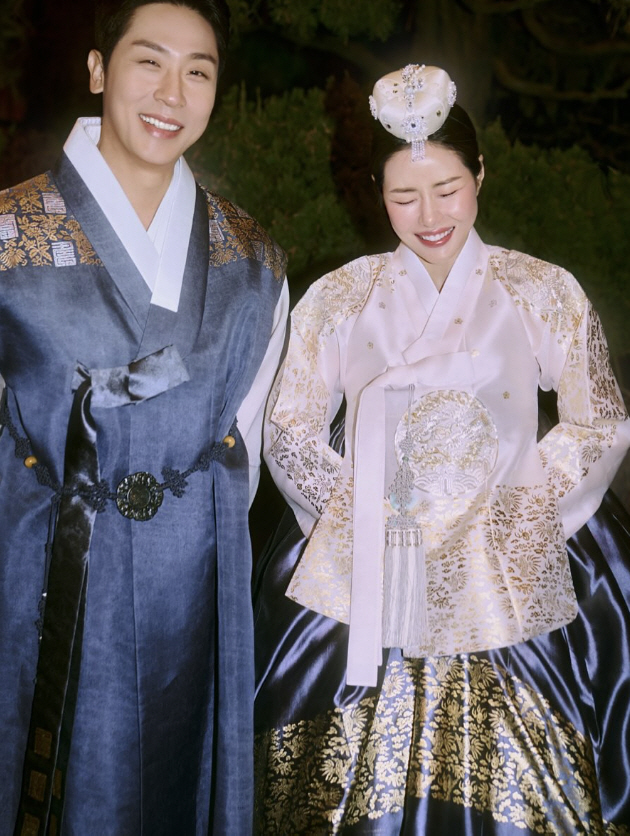 Park Hana and Kim Tae-sool Share Wedding Pictorials Ahead of June Ceremony
