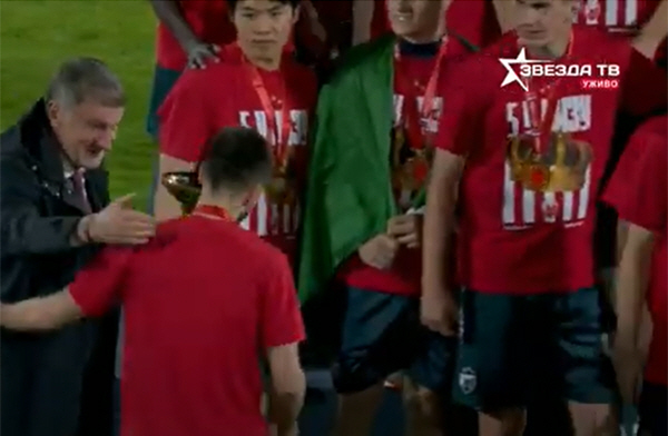 Serbia is dangerous. Shocking! Seol Young-woo almost got hurt by the firecracker attack...It's urgent to advance to the big leagues