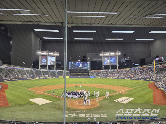 Wow, I didn't lose. Nuclear gain! Venkle → Blon → Extension → Rain delay. NC Doosan's mud fight ends in a rain cold draw