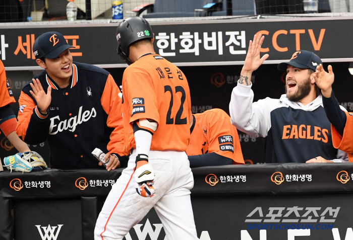 30 Hanwha players get together. impersonating the first team manager, voice phishing that almost blew 10 million won