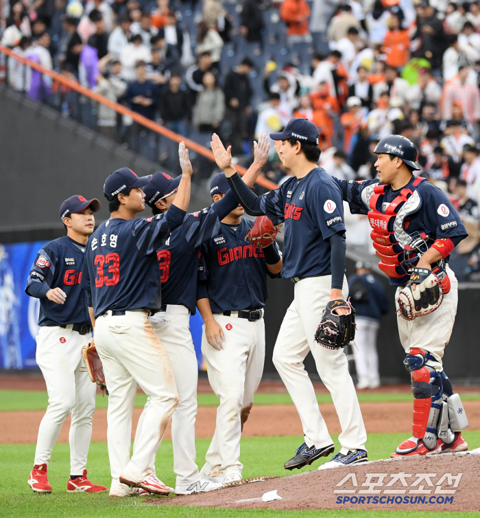 Did the sky help? When Kang-woo was defeated in cold defeat, the batters burst...He didn't lose his concentration until the five-hit hero thrill final