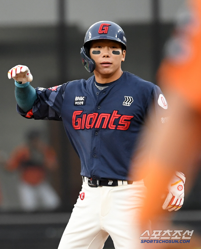 Did the sky help? When Kang-woo was defeated in cold defeat, the batters burst...He didn't lose his concentration until the five-hit hero thrill final
