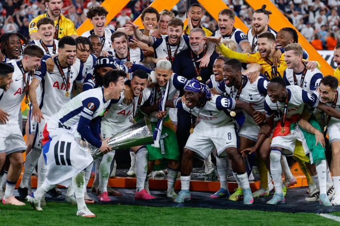 F LOVE U! Yu Gwan Legend Son Heung-min, fierce ♥ Confession Nice One Sonny singing, Tottenham Europa victory parade overflowing with romance