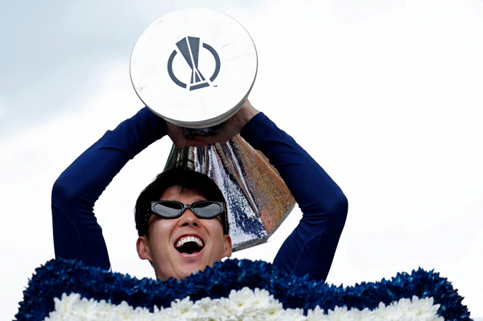 F LOVE U! Yu Gwan Legend Son Heung-min, fierce ♥ Confession Nice One Sonny singing, Tottenham Europa victory parade overflowing with romance