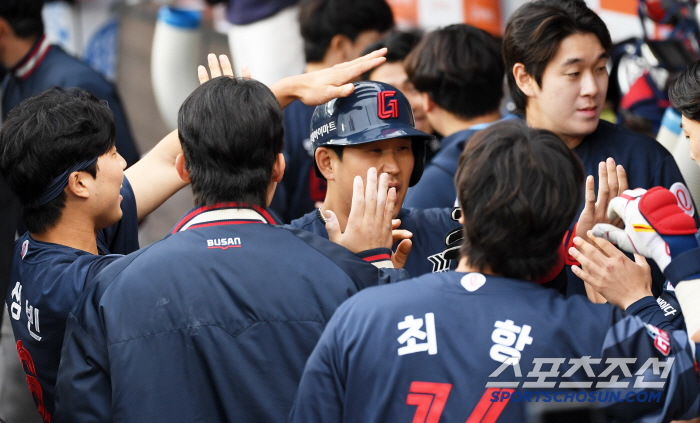 I can't give up...Son Ho-young's personal maximum of 5 hits and final hits is crazy! Lotte avenges its defeat the previous day by Hanwha after an extended blood fight