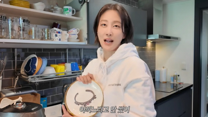 Lee Hyun-yi Abandons Company H's Luxury Goods...I can't get more than a million won bowl because it's been discontinued