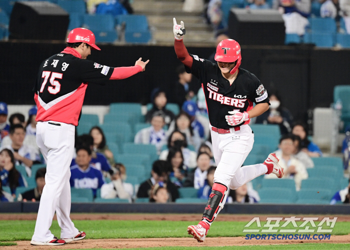 Superstar Solver MVP Presence Kim Do-young, 5 hits in 10 at-bats (two home runs) and 4 RBIs during KIA's 2nd consecutive win (Daegu site)