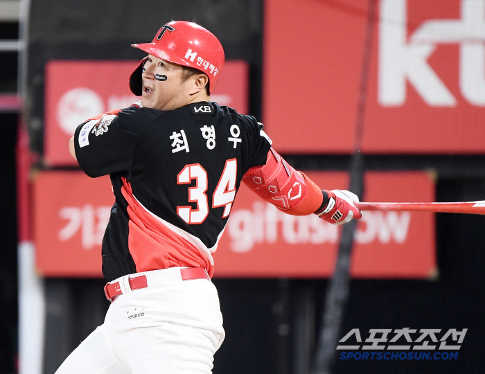 Will 3,000 hits really be possible in the new history of KBO at the age of 42, or will 2,500 hits prelude the legend of the milestone