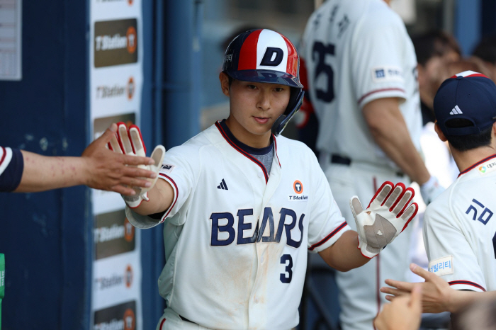 3 points with 3 bases loaded → Win over 3 double plays...The proud national hitter Kim Taek-yeon's confidence was good!