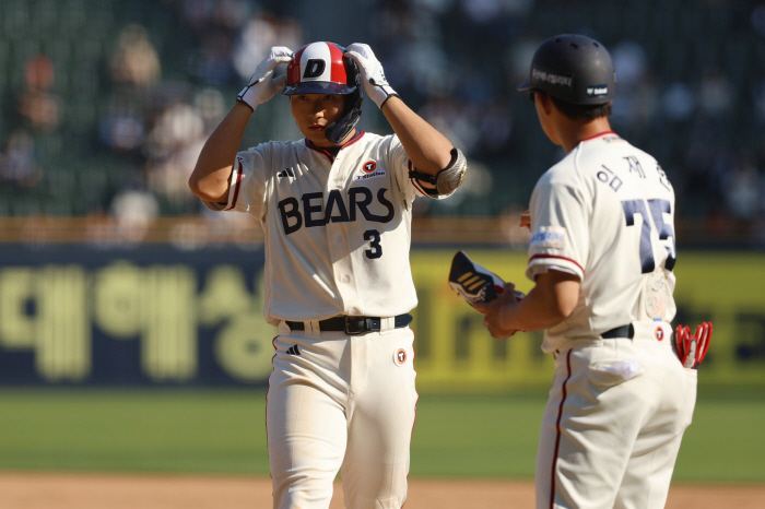 3 points with 3 bases loaded → Win over 3 double plays...The proud national hitter Kim Taek-yeon's confidence was good!