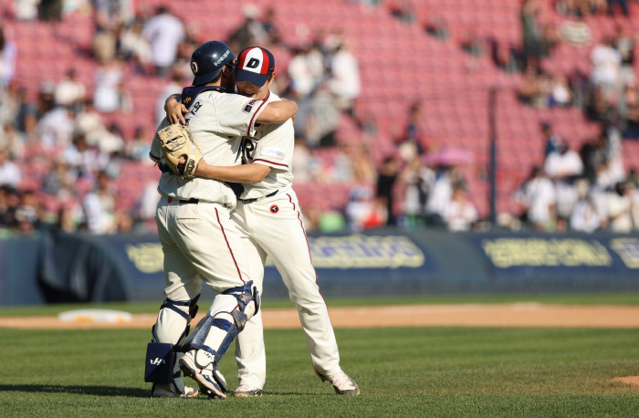 3 points with 3 bases loaded → Win over 3 double plays...The proud national hitter Kim Taek-yeon's confidence was good!