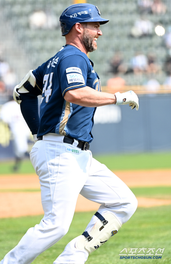 46 home runs → 2 years and 4.3 billion big guns when will it come? The fourth batter needs to keep his balance...It's not 100%... The head coach turned it over with a smile. 