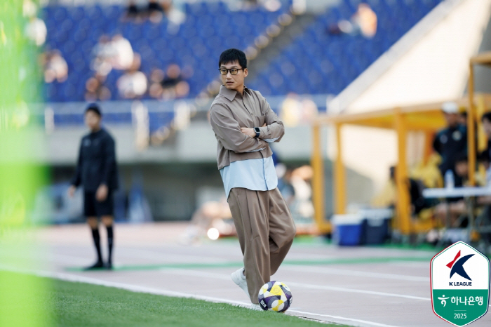 Coach Lee Jung-hyo's regrettable soccer does not go as planned
