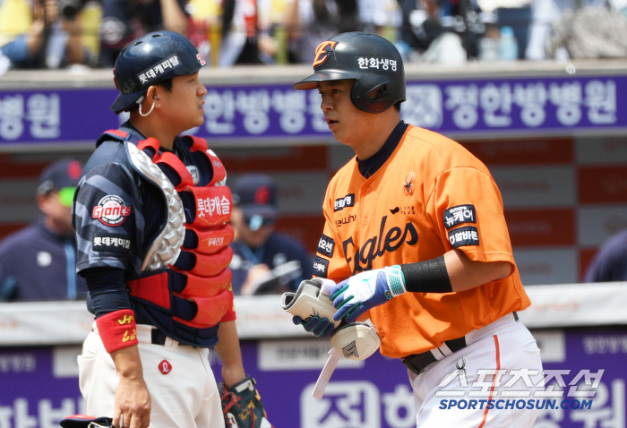 A dizzying tie with two outs in the ninth inning → He responded by finishing the 10th inning with two outs. Back to 2gls...60 → 66 → 76 → 77 → 87 Hanwha, Lotte 3 consecutive wins series 