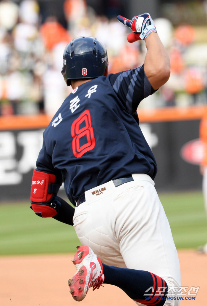 A dizzying tie with two outs in the ninth inning → He responded by finishing the 10th inning with two outs. Back to 2gls...60 → 66 → 76 → 77 → 87 Hanwha, Lotte 3 consecutive wins series