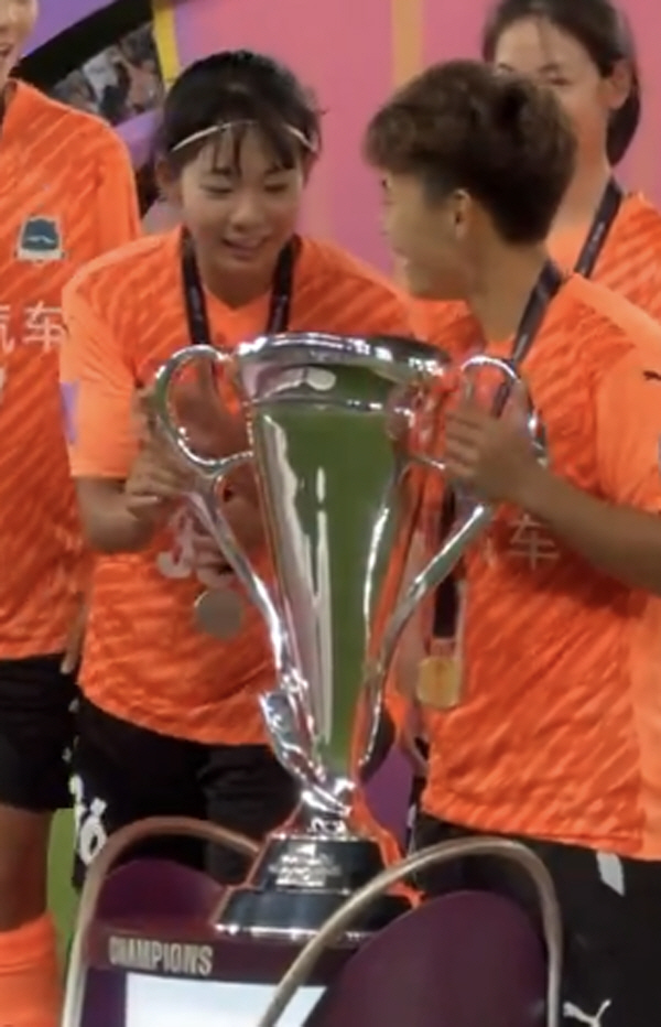 For the first time in history, both men and women have won the Champions League, and Chinese soccer is self-praised...Kim Hye-ri's Wuhan Secures 1.7 Billion Prizes With Miracle Win