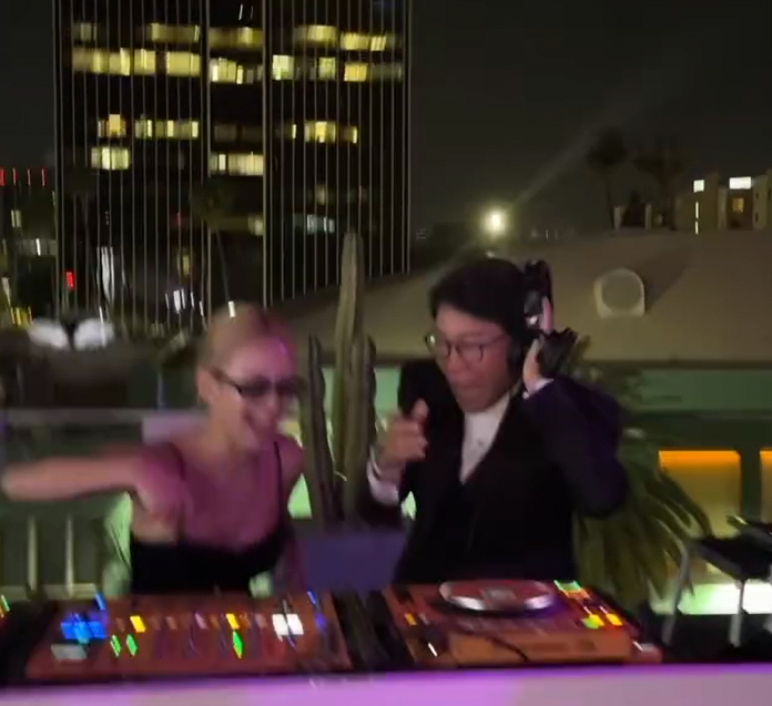 Hyoyeon Rocks Hollywood DJ Booth with Lee Soo-man