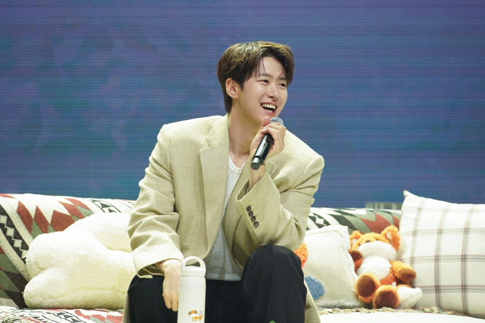 Gong Myung Holds Heartfelt First Solo Fan Meeting in Korea After 12 Years