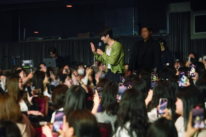 Gong Myung Holds Heartfelt First Solo Fan Meeting in Korea After 12 Years