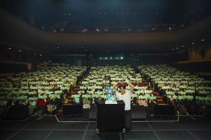 Gong Myung Holds Heartfelt First Solo Fan Meeting in Korea After 12 Years