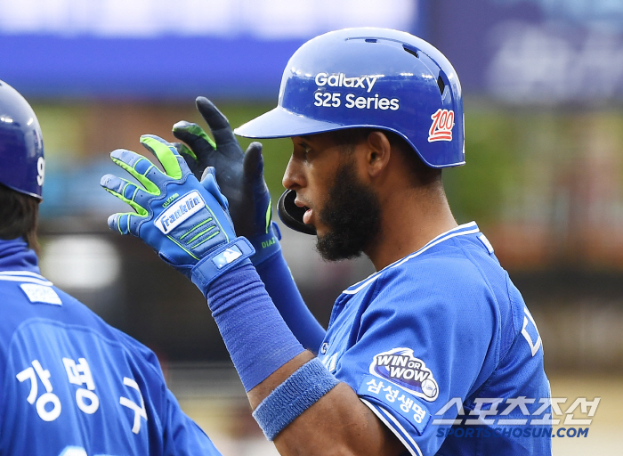 He was on the verge of being kicked out, but after the manager's interview, he ranked first in the OPS 1.175 home run king, what the hell happened