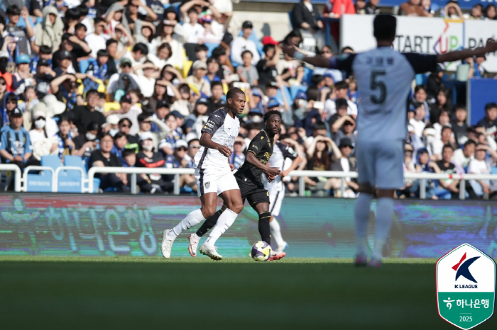  Living Legend Mugosa scored his 100th goal in Incheon! Incheon wins eight consecutive games, 10 undefeated games, and 20 wins against Jeonnam