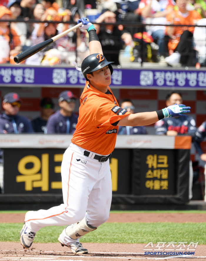 I'll come up when I get hit... It just happened 23 days after the 10th! Hanwha Recaptures Second Place, Flares Resurrection of Welcome Home Run King