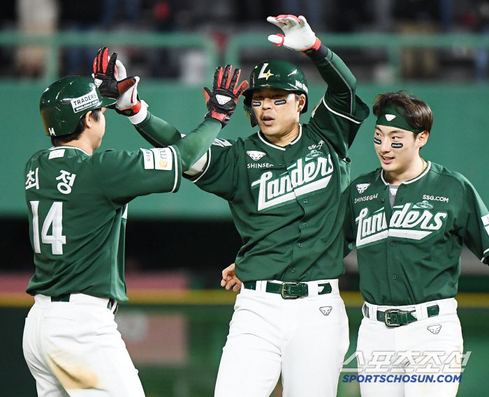 Is it a home run? It's out! → Is it a mistake? It's ending! In the bottom of the ninth inning of chaos, the first-place team was caught on bullpen day
