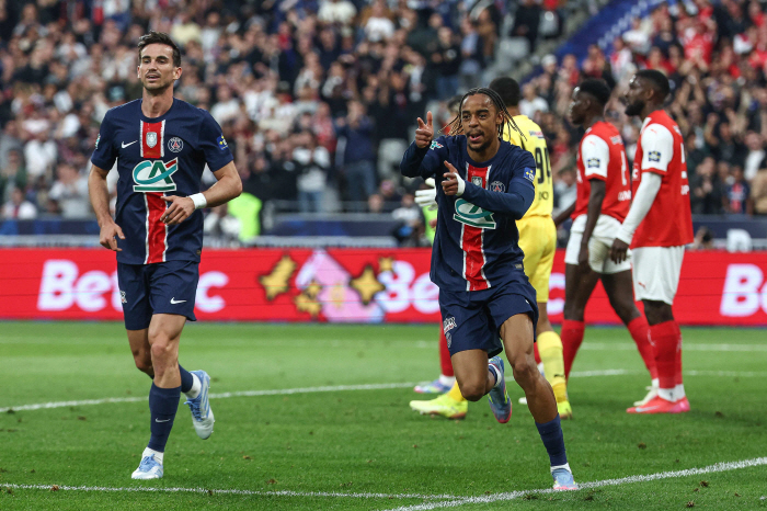 It's really time to leave Lee Kang-in again, PSG's second consecutive year with France's Treble Golden Pagoda...One step away from winning the first European crown