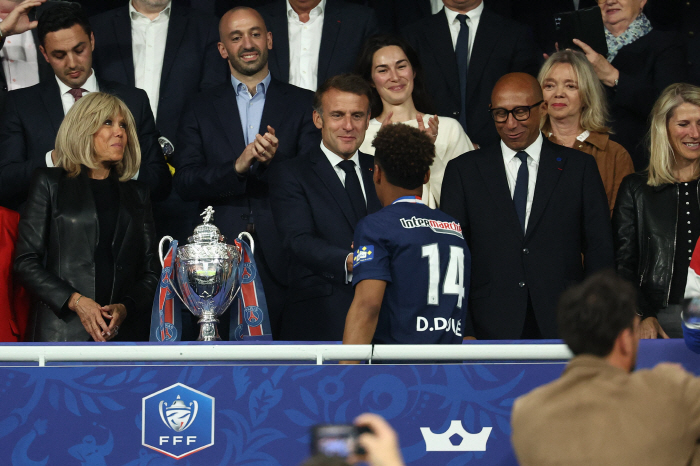It's really time to leave Lee Kang-in again, PSG's second consecutive year with France's Treble Golden Pagoda...One step away from winning the first European crown