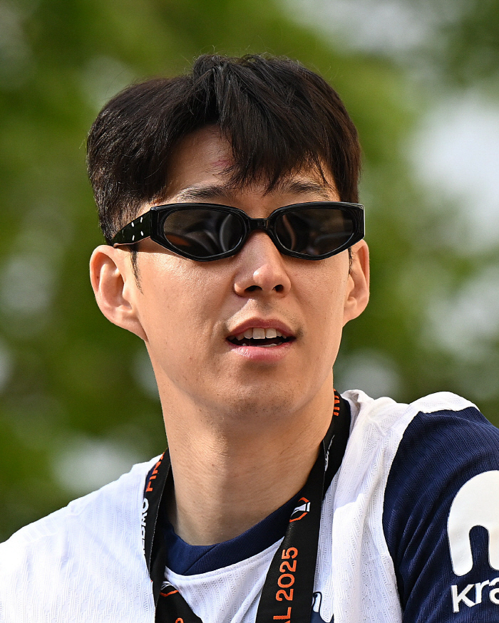  Son Heung-min's hat trick  double-digit score → EPL milestone...SON couldn't recover from his foot injury