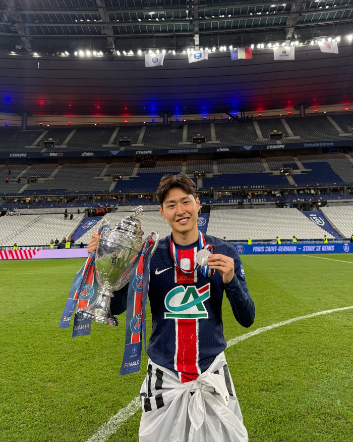 A PSG colleague who celebrated the Taegeukgi with Luca Lee Kang-in, not a quokka... Ace's 7th career trophy harvest