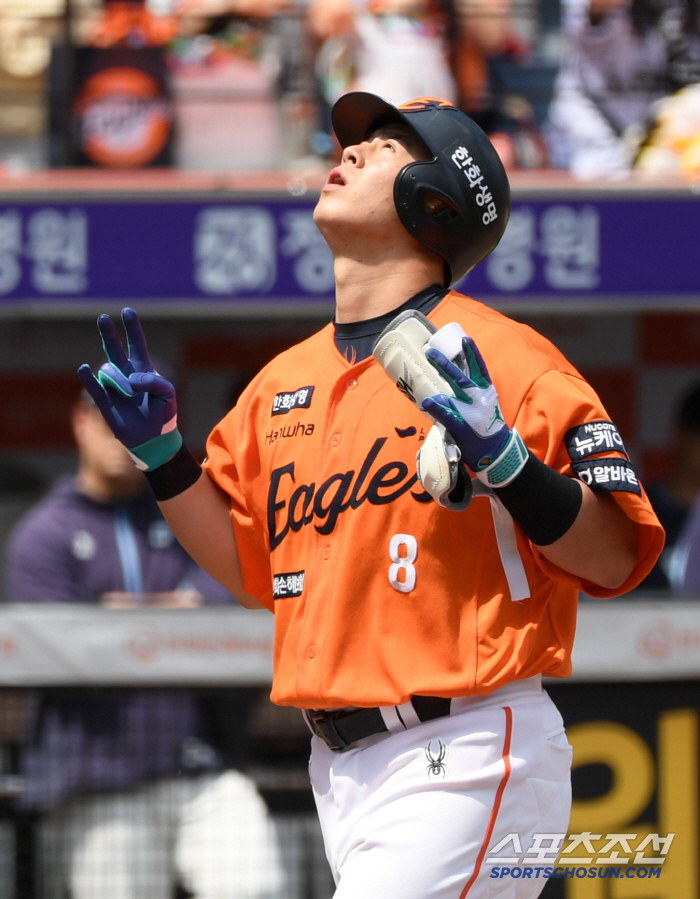 Roh Si-hwan's 11th home run explosion season in 23 days...Hanwha gets a four-run lead in the first inning alone on Florino's home run
