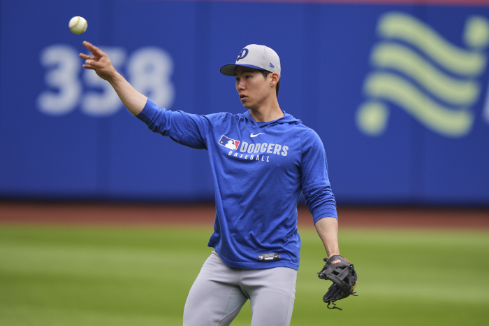 Rookie, exciting and fast player in less than a month. Then, he settled down to second base like a shot, Kim Hye-sung stole 100% success rate