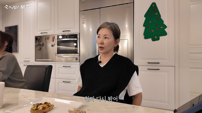  Lee Mi-sook and Jun Ji-hyun, who are junior, are complimenting each other..I saw her again, she's so smart