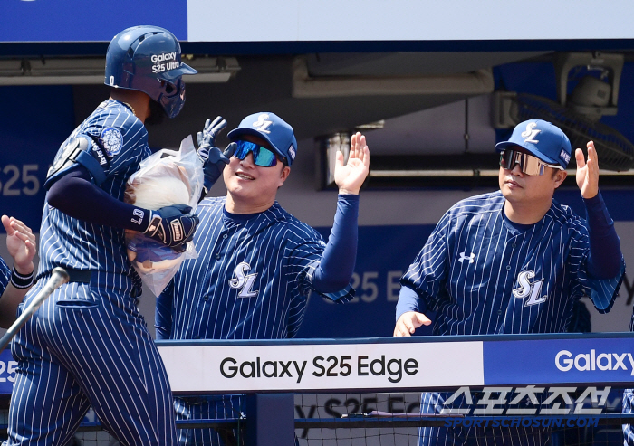 Run-off Home Run Boom! Diaz, the No. 1 home run player, is crazy...Samsung, KIA Winning Series 