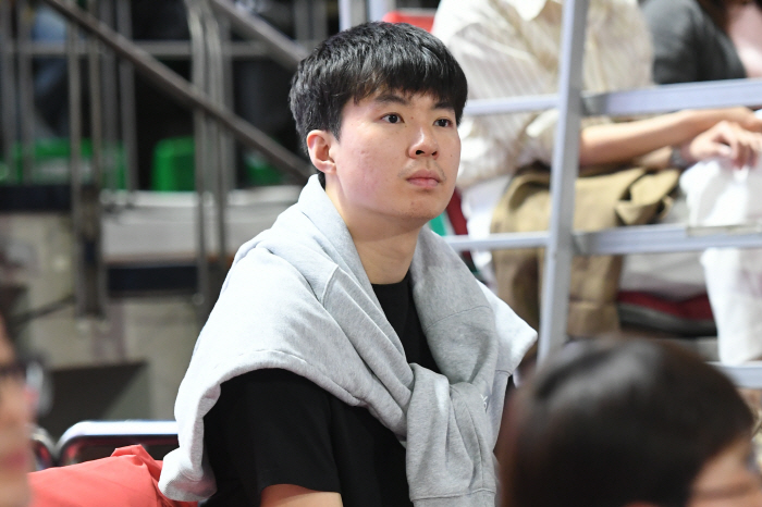  There is no deep echo Korean basketball film among mutant Lee Hyun. Unhappy, unprofessional behavior