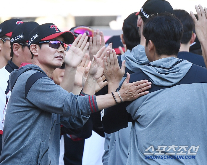 Since the 5th starter is ranked 5th in ERA, is it already the 10th Rookie of the Year award that Song Seung-ki and Lee Eui-ri and Moon Dong-ju failed to win? 