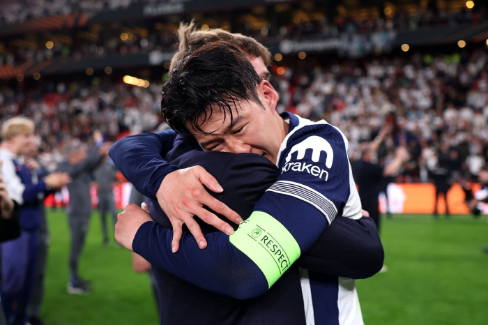 Son Heung-min, champion of Europa in tears, is a huge hit! Ace Mitoma will receive Guard of Honor...A great club has made a great achievement