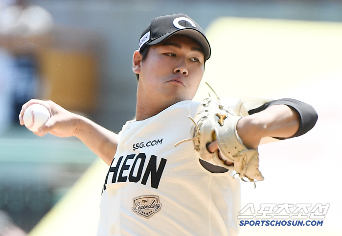 Song Seung-ki, the fifth starter of the first-line issuance, kept 6.2 scoreless innings and three home runs, LG, 93 wins, 2 wins, 1 loss in the winning series. Choi Jeong's missing SSG again at 50%