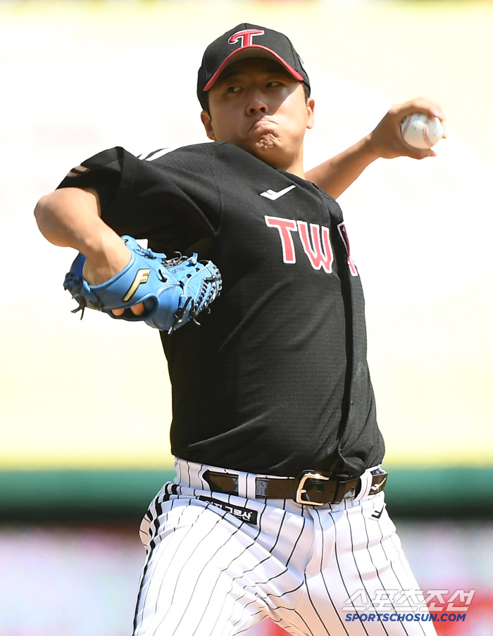 Song Seung-ki, the fifth starter of the first-line issuance, kept 6.2 scoreless innings and three home runs, LG, 93 wins, 2 wins, 1 loss in the winning series. Choi Jeong's missing SSG again at 50%