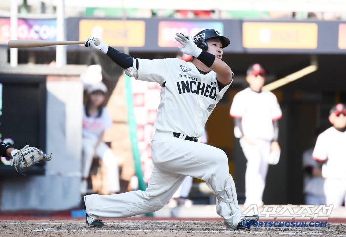 Song Seung-ki, the fifth starter of the first-line issuance, kept 6.2 scoreless innings and three home runs, LG, 93 wins, 2 wins, 1 loss in the winning series. Choi Jeong's missing SSG again at 50%