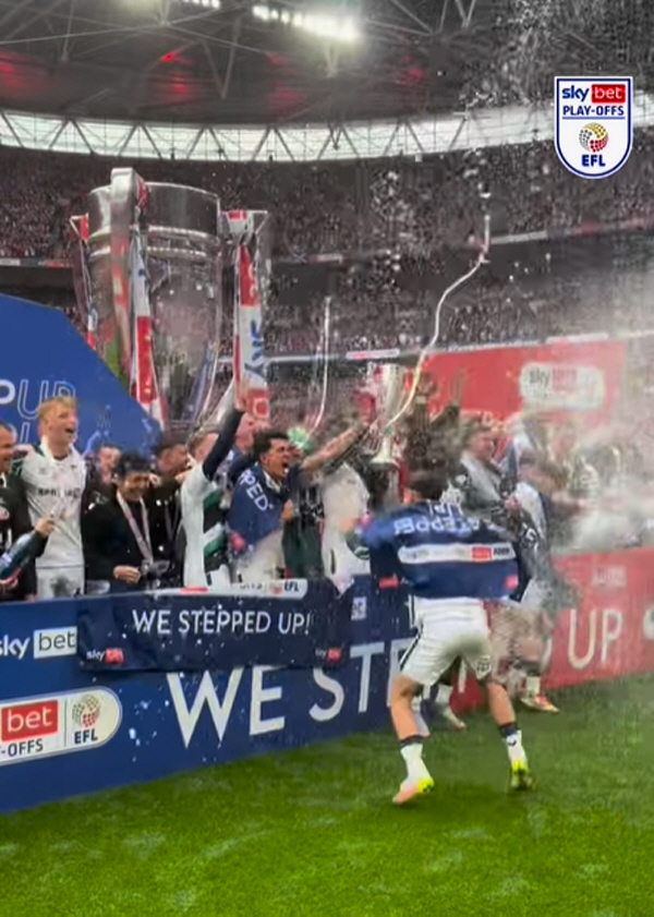 Sunderland's amazing miracle to survive after dying, 21 come-from-behind victory with a theater goal in the 95th minute of promotion PO...Promoted to EPL after 8 years