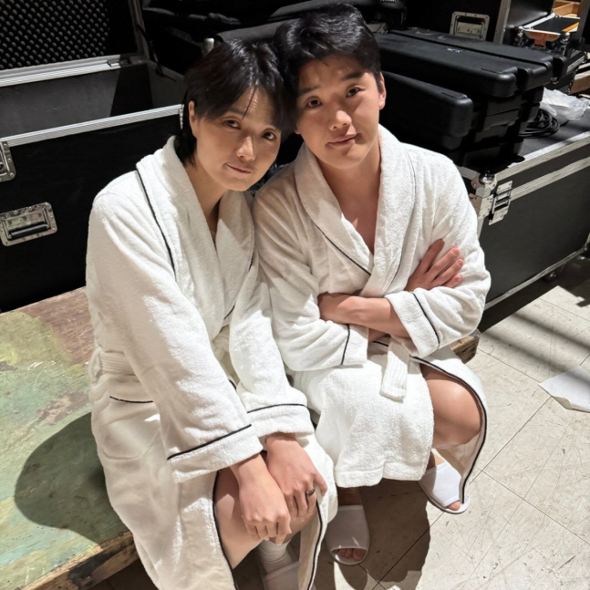 'Surprised that you're a groom.' Ahn Young-mi and Kwon Hyuk-soo reveal two-shot in the shower 
