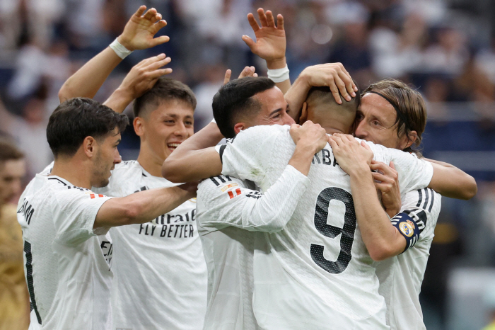 Thank you, legend Modric Ancelotti, beautiful exit in standing ovation for the Bernabeu...Real, Mbappe Multi-Golro Sociedad 20 Defeat