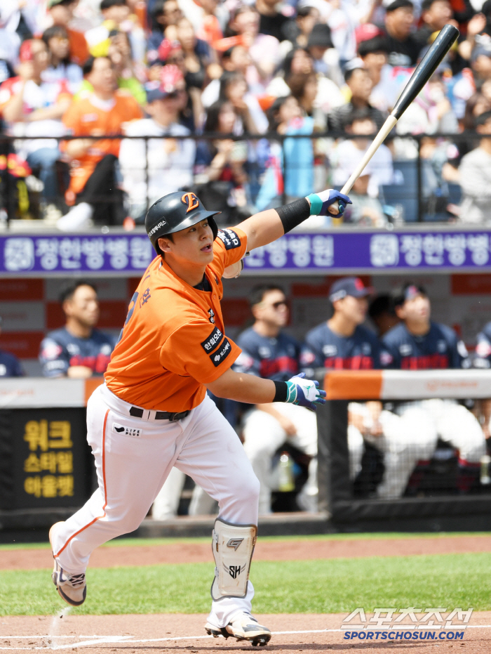 Three-run shot → Right hit, No. 4 hitter Noh Si-hwan (Daejeon site) who launched a home run in 80 at-bats
