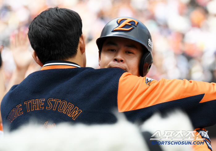 Three-run shot → Right hit, No. 4 hitter Noh Si-hwan (Daejeon site) who launched a home run in 80 at-bats