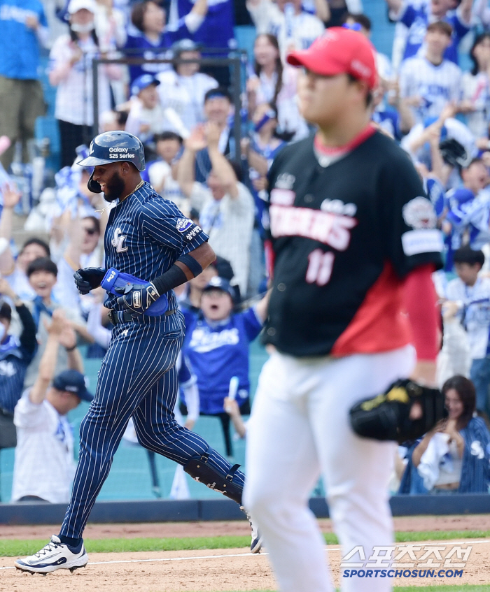 A thrilling walk-off home run (Daegu site) that made everyone excited at the end of the ninth inning with a surprise Samsung Diaz