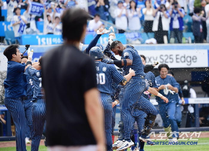 A thrilling walk-off home run (Daegu site) that made everyone excited at the end of the ninth inning with a surprise Samsung Diaz