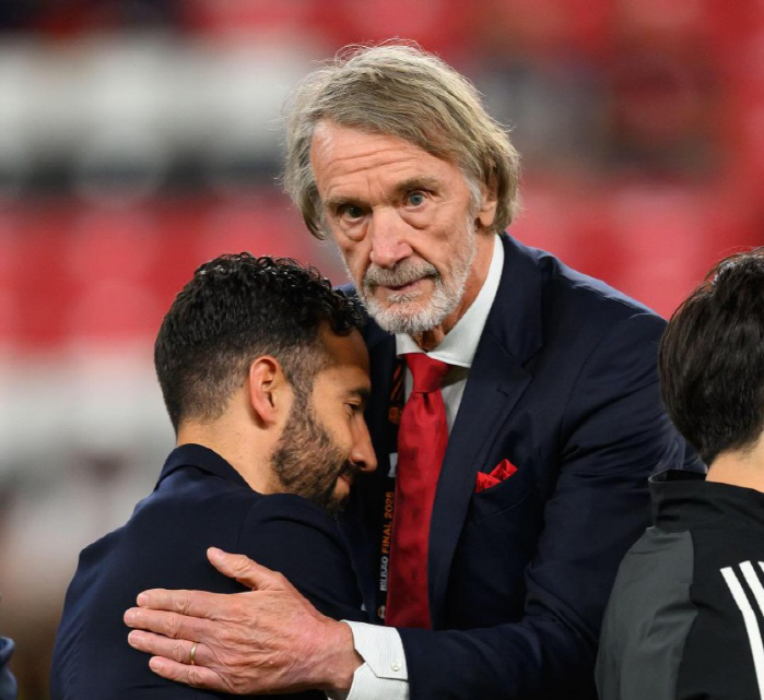 Tottenham's Europa victory tribute! Amorim officially apologizes to fans by holding a microphone...Fortunately, he came six months early, and confirmed he will stay at Manchester United → Garnacho's top exit